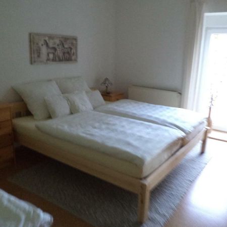 Ferienappartment Mit Schlafzimmer Farschweiler Exterior photo
